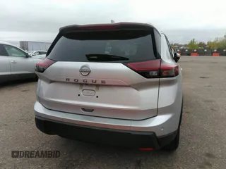 2025 Nissan Rogue SV with VIN 5N1BT3BA5SC804363, listed as a IAAI auction lot 42130775 with 6,078 mi miles. Bid and sale history available at carsss.com. Image 16.