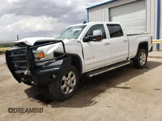 2018 GMC Sierra 2500HD SLT z VIN 1GT12TEY5JF122107, wystawiony jako Copart lot #55628115 z przebiegiem 200 189 mil mil oraz Szkoda całkowita • Salvage title. Historia ofert i sprzedaży dostępna na DreamBid. Obrazek 1.