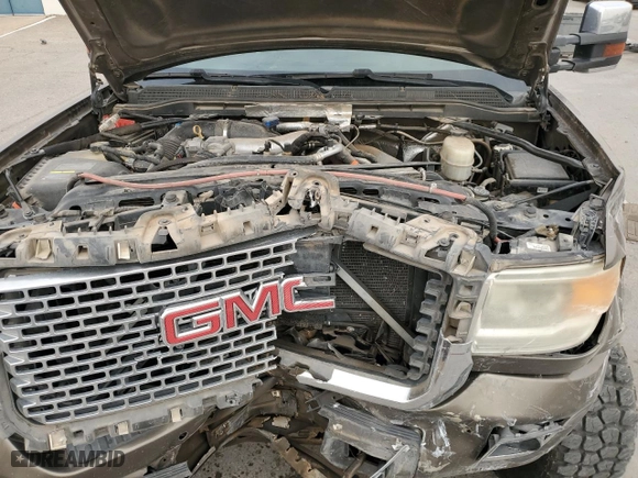 2015 GMC Sierra 2500HD available WiFi Denali with VIN 1GT120E86FF625876, listed as a Copart auction lot 45034795 with 134,185 mi miles and Salvage Title. Bid and sale history available at carsss.com. Image 12.