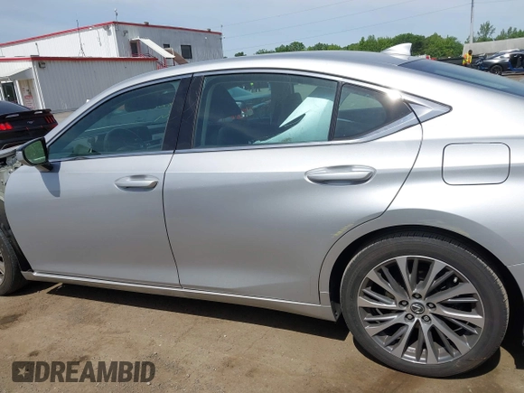 2020 Lexus ES 350 with VIN 58ADZ1B11LU068649, listed as a IAAI auction lot 42289047 with 38,593 mi miles and . Bid and sale history available at DreamBid. Image 14.