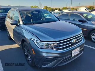 2024 Volkswagen Tiguan SE with VIN 3VV3B7AX5RM107598, listed as a IAAI auction lot 42796418 with 25,762 mi miles and . Bid and sale history available at DreamBid. Image 50.