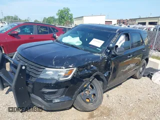 2017 Ford Police Interceptor Utility with VIN 1FM5K8AR2HGB15810, listed as a IAAI auction lot 42560147 with 118,224 mi miles and . Bid and sale history available at DreamBid. Image 17.