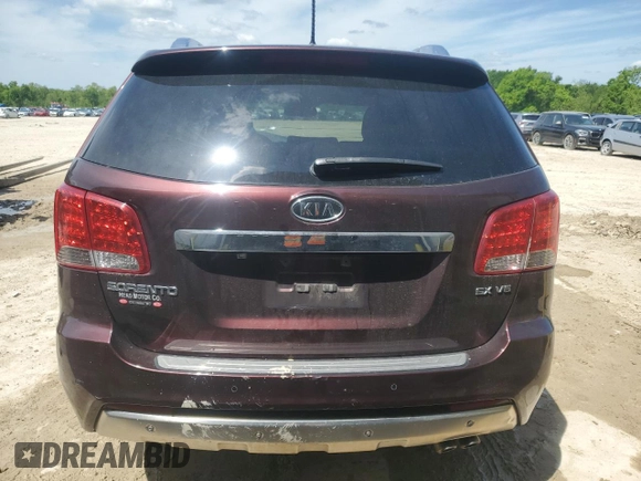 2012 Kia Sorento SX z VIN 5XYKWDA29CG301363, wystawiony jako Copart lot #55954815 z przebiegiem 83 206 mil mil oraz Szkoda całkowita • Salvage title. Historia ofert i sprzedaży dostępna na DreamBid. Obrazek 6.