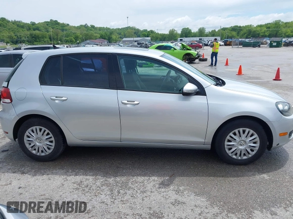 2013 Volkswagen Golf w/Conv & Sunroof с VIN WVWDB7AJ0DW138541, выставлен на аукционе IAAI как лот 42173133 с пробегом 44 910 миль миль и . История ставок и продаж доступна на DreamBid. Изображение 14.
