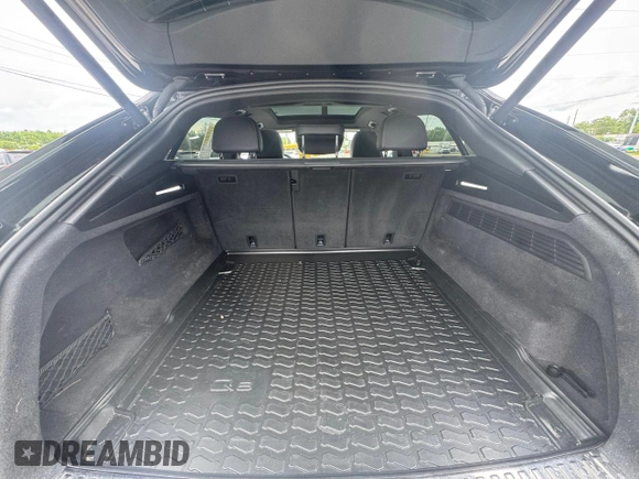 2021 Audi Q8 Premium Plus z VIN WA1EVAF12MD009515, wystawiony jako Copart lot #59317645 z przebiegiem 92 309 mil mil oraz Tytuł czysty. Historia ofert i sprzedaży dostępna na DreamBid. Obrazek 7.