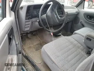 1994 Ford Ranger with VIN 1FTCR11A2RUD35590, listed as a Copart auction lot 42224575 with 61,095 mi miles and Salvage Title. Bid and sale history available at DreamBid. Image 8.