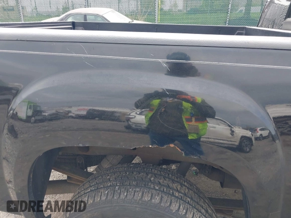 2008 GMC Sierra Denali z VIN 2GTEK638681161702, wystawiony jako IAAI lot #42078538 z przebiegiem Nie podano mil oraz . Historia ofert i sprzedaży dostępna na DreamBid. Obrazek 18.