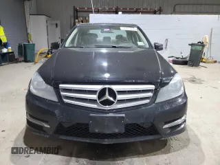 2013 Mercedes-Benz C-Class C 300 Sport with VIN WDDGF8AB1DR279316, listed as a Copart auction lot 87207624 with 236,047 mi miles and Clean Title. Bid and sale history available at carsss.com. Image 5.