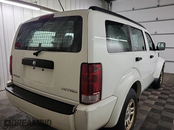 2011 Dodge Nitro SE z VIN 1D4PT2GK2BW589063, wystawiony jako IAAI lot #42408917 z przebiegiem 160 504 mil mil oraz . Historia ofert i sprzedaży dostępna na DreamBid. Obrazek 13.