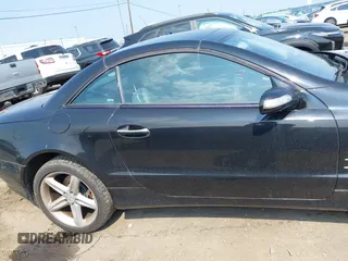 2005 Mercedes-Benz SL 500 z VIN WDBSK75F25F088450, wystawiony jako IAAI lot #42424662 z przebiegiem 104 259 mil mil oraz . Historia ofert i sprzedaży dostępna na DreamBid. Obrazek 13.