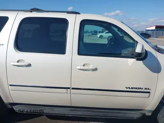 2013 GMC Yukon XL SLT with VIN 1GKS1KE07DR362570, listed as a IAAI auction lot 41500425 with 89,352 mi miles. Bid and sale history available at carsss.com. Image 14.
