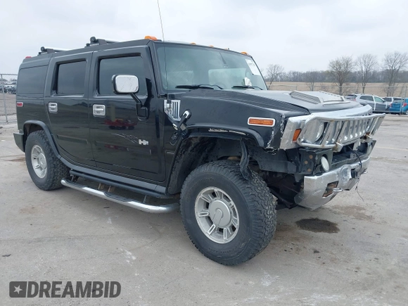 2005 Hummer H2 SUV z VIN 5GRGN23UX5H106375, wystawiony jako IAAI lot #41997745 z przebiegiem 152 827 mil mil oraz . Historia ofert i sprzedaży dostępna na DreamBid. Obrazek 1.