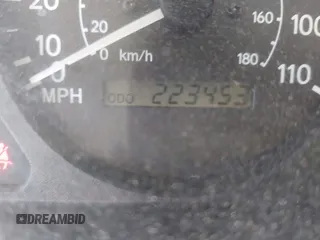 1998 Toyota Corolla VE z VIN 2T1BR18E9WC045442, wystawiony jako IAAI lot #42104201 z przebiegiem 243 256 mil mil oraz . Historia ofert i sprzedaży dostępna na DreamBid. Obrazek 15.