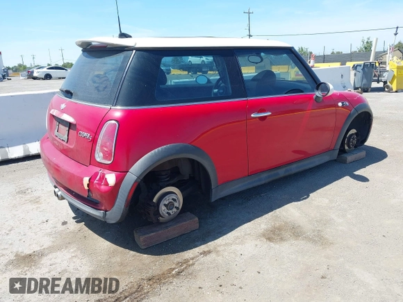 2005 MINI Hardtop S with VIN WMWRE33535TL12429, listed as a IAAI auction lot 42162496 with 176,573 mi miles and . Bid and sale history available at DreamBid. Image 4.