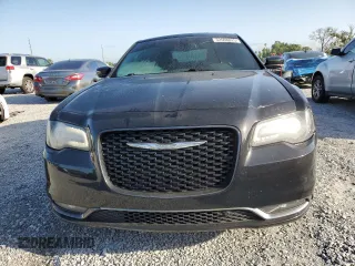 2015 Chrysler 300 S z VIN 2C3CCABT5FH736071, wystawiony jako Copart lot #52608825 z przebiegiem 189 263 mil mil oraz Nie do naprawy • Non repairable. Historia ofert i sprzedaży dostępna na DreamBid. Obrazek 5.