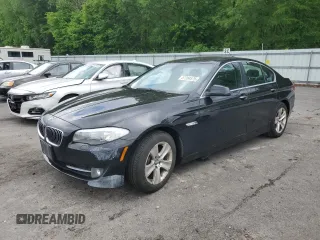 2013 BMW 5 Series 528i xDrive z VIN WBAXH5C57DD111555, wystawiony jako Copart lot #57284575 z przebiegiem 145 947 mil mil oraz Tytuł czysty. Historia ofert i sprzedaży dostępna na DreamBid. Obrazek 1.