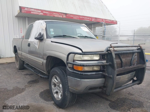 1999 Chevrolet Silverado 1500 LT with VIN 1GCEK19T1XE195509, listed as a IAAI auction lot 41994270 with 322,982 mi miles. Bid and sale history available at carsss.com. Image 6.