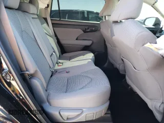 2022 Toyota Highlander LE z VIN 5TDZZRAH4NS553356, wystawiony jako Copart lot #45994865 z przebiegiem 32 790 mil mil oraz Szkoda całkowita • Salvage title. Historia ofert i sprzedaży dostępna na DreamBid. Obrazek 11.