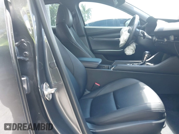 2022 Mazda 3 Select z VIN JM1BPAKL1N1519383, wystawiony jako IAAI lot #39742243 z przebiegiem 20 080 mil mil oraz . Historia ofert i sprzedaży dostępna na DreamBid. Obrazek 5.