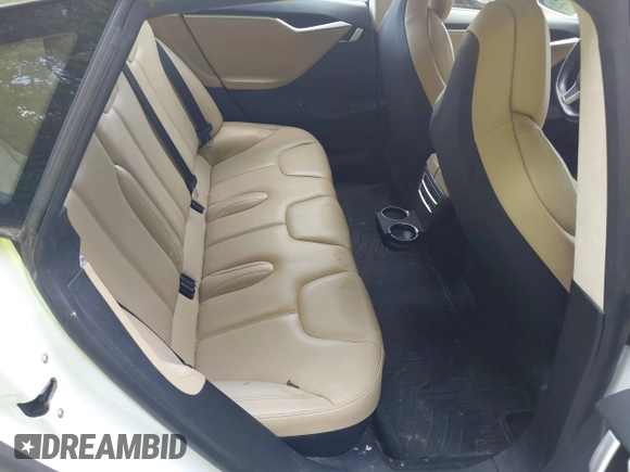 2017 Tesla Model S 100D z VIN 5YJSA1E28HF199074, wystawiony jako IAAI lot #42449671 z przebiegiem 172 910 mil mil oraz . Historia ofert i sprzedaży dostępna na DreamBid. Obrazek 8.
