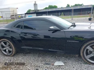 2012 Chevrolet Camaro 1LT z VIN 2G1FB1E3XC9165389, wystawiony jako IAAI lot #42126434 z przebiegiem 140 681 mil mil oraz . Historia ofert i sprzedaży dostępna na DreamBid. Obrazek 13.