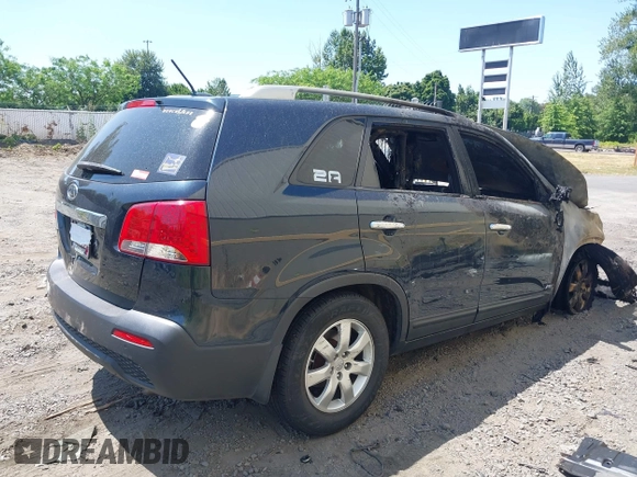 2012 Kia Sorento LX with VIN 5XYKTDA6XCG251259, listed as a IAAI auction lot 39861930 with Not Provided miles. Bid and sale history available at carsss.com. Image 4.