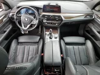2018 BMW 6 Series 640i xDrive z VIN WBAJV6C52JBJ99507, wystawiony jako Copart lot #52184495 z przebiegiem 142 145 mil mil oraz Szkody całkowita. Historia ofert i sprzedaży dostępna na DreamBid. Obrazek 8.