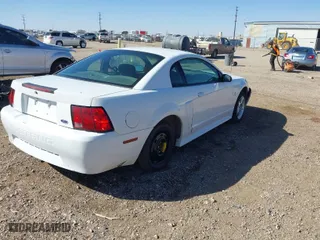 2001 Ford Mustang Standard with VIN 1FAFP40471F137005, listed as a IAAI auction lot 40493197 with 203,547 mi miles. Bid and sale history available at carsss.com. Image 4.