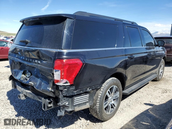 2024 Ford Expedition Max XLT z VIN 1FMJK1J89REA18081, wystawiony jako Copart lot #50258155 z przebiegiem 30 838 mil mil oraz Szkoda całkowita • Salvage title. Historia ofert i sprzedaży dostępna na DreamBid. Obrazek 3.