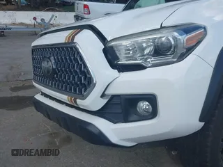 2019 Toyota Tacoma SR z VIN 3TMCZ5AN5KM249582, wystawiony jako IAAI lot #41925752 z przebiegiem 108 417 mil mil oraz . Historia ofert i sprzedaży dostępna na DreamBid. Obrazek 6.