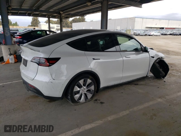 2024 Tesla Model Y z VIN 7SAYGDED2RF077262, wystawiony jako Copart lot #47797735 z przebiegiem 9 574 mil mil oraz Szkoda całkowita • Salvage title. Historia ofert i sprzedaży dostępna na DreamBid. Obrazek 3.