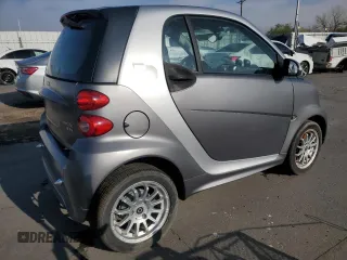 2013 Smart fortwo Passion z VIN WMEEJ9AA5DK673232, wystawiony jako Copart lot #51281035 z przebiegiem Nie podano mil oraz Tytuł czysty. Historia ofert i sprzedaży dostępna na DreamBid. Obrazek 3.