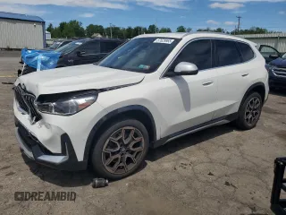 2023 BMW X1 xDrive28i z VIN WBX73EF02P5Y15293, wystawiony jako Copart lot #57629965 z przebiegiem 7 381 mil mil oraz Szkoda całkowita • Salvage title. Historia ofert i sprzedaży dostępna na DreamBid. Obrazek 1.