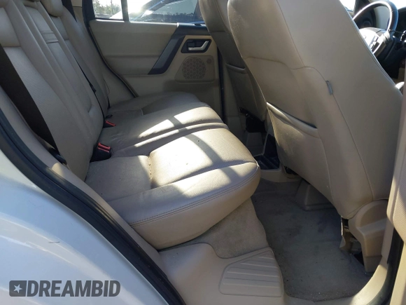 2010 Land Rover LR2 HSE z VIN SALFR2BN8AH208966, wystawiony jako IAAI lot #42258941 z przebiegiem 141 992 mil mil oraz . Historia ofert i sprzedaży dostępna na DreamBid. Obrazek 8.