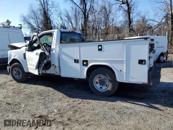 2017 Ford F-250 XL z VIN 1FTBF2A60HEC94844, wystawiony jako Copart lot #47360805 z przebiegiem 116 648 mil mil oraz Szkoda całkowita • Salvage title. Historia ofert i sprzedaży dostępna na DreamBid. Obrazek 2.