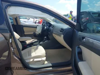 2015 Volkswagen Jetta SE with VIN 3VWD07AJ0FM214295, listed as a IAAI auction lot 42593549 with 62,720 mi miles and . Bid and sale history available at DreamBid. Image 5.