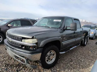 2002 Chevrolet Silverado 1500HD LT with VIN 1GCGK13U02F217612, listed as a Copart auction lot 47384975 with 198,138 mi miles and Salvage Title. Bid and sale history available at DreamBid. Image 1.