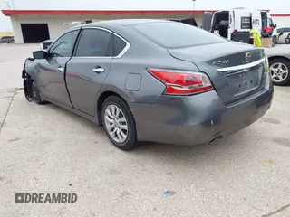 2015 Nissan Altima S with VIN 1N4AL3AP5FN888285, listed as a IAAI auction lot 42130532 with 174,510 mi miles and . Bid and sale history available at carsss.com. Image 3.