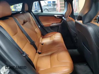 2015 Volvo V60 z VIN YV1612SC8F1212622, wystawiony jako Copart lot #58492135 z przebiegiem 114 137 mil mil oraz Tytuł czysty. Historia ofert i sprzedaży dostępna na DreamBid. Obrazek 11.
