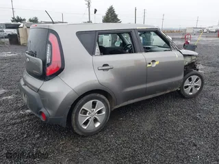 2016 Kia Soul with VIN KNDJN2A21G7242900, listed as a IAAI auction lot 41082800 with 122,160 mi miles. Bid and sale history available at carsss.com. Image 4.
