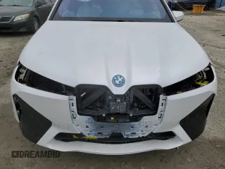 2025 BMW iX xDrive50 z VIN WB523CF09SCU44676, wystawiony jako Copart lot #47785405 z przebiegiem 18 mil mil oraz Tytuł czysty. Historia ofert i sprzedaży dostępna na DreamBid. Obrazek 12.