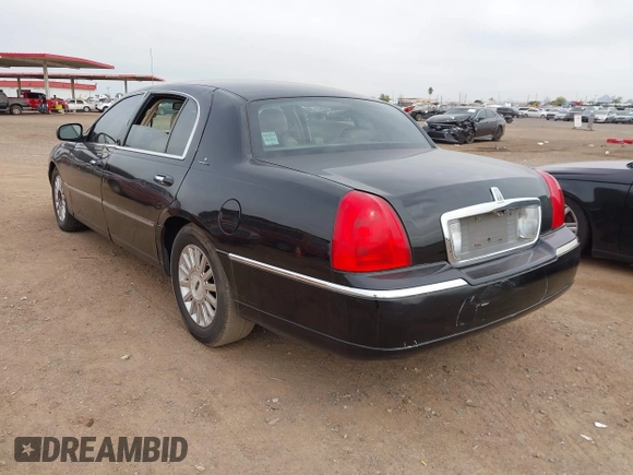 2008 Lincoln Town Car z VIN 2LNHM85WX8X636193, wystawiony jako IAAI lot #41916910 z przebiegiem Nie podano mil oraz . Historia ofert i sprzedaży dostępna na DreamBid. Obrazek 3.