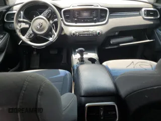 2016 Kia Sorento LX z VIN 5XYPGDA59GG096713, wystawiony jako Copart lot #55785105 z przebiegiem 83 160 mil mil oraz Czysty tytuł • Clean title. Historia ofert i sprzedaży dostępna na DreamBid. Obrazek 8.