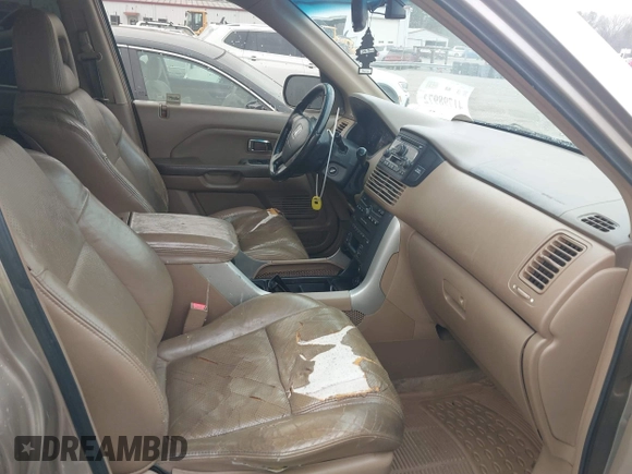 2005 Honda Pilot EX-L with VIN 5FNYF18545B052618, listed as a IAAI auction lot 41798972 with 250,118 mi miles. Bid and sale history available at carsss.com. Image 5.