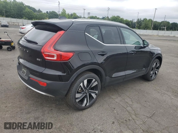 2025 Volvo XC40 Plus Bright Theme with VIN YV4L12UE8S2505476, listed as a Copart auction lot 59005825 with 2,886 mi miles and Clean title. Bid and sale history available at DreamBid. Image 3.