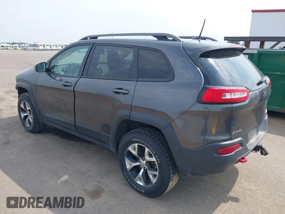 2016 Jeep Cherokee Trailhawk z VIN 1C4PJMBS1GW323434, wystawiony jako IAAI lot #42485364 z przebiegiem 130 351 mil mil oraz . Historia ofert i sprzedaży dostępna na DreamBid. Obrazek 3.