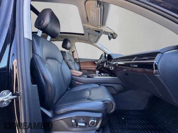 2019 Audi Q7 Prestige with VIN WA1VAAF76KD010048, listed as a Copart auction lot 49543535 with 127,196 mi miles and Clean Title. Bid and sale history available at carsss.com. Image 5.