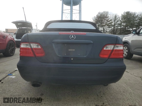 2002 Mercedes-Benz CLK with VIN WDBLK70G42T095661, listed as a Copart auction lot 50557625 with 142,157 mi miles and Clean Title. Bid and sale history available at carsss.com. Image 6.