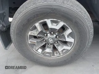 2020 Toyota Tacoma SR5 z VIN 3TMCZ5AN6LM288974, wystawiony jako IAAI lot #42185181 z przebiegiem 94 759 mil mil oraz . Historia ofert i sprzedaży dostępna na DreamBid. Obrazek 20.