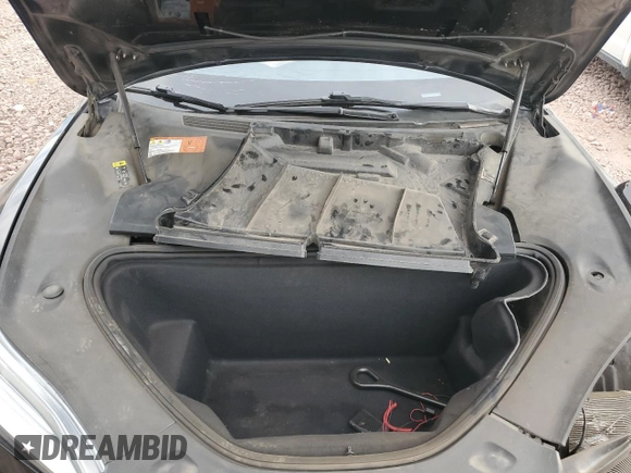 2017 Tesla Model S 60 z VIN 5YJSA1E15HF218686, wystawiony jako Copart lot #44689465 z przebiegiem 101 964 mil mil oraz Szkoda całkowita • Salvage title. Historia ofert i sprzedaży dostępna na DreamBid. Obrazek 13.